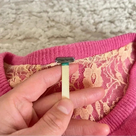 Free People 59%wool pink cardigan 17.5” pit to pit, cottage core, y2k - Picture 3 of 8